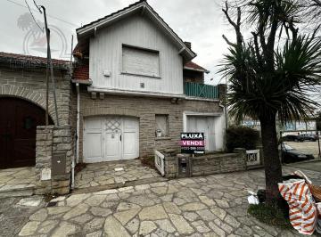 Casa · 262m² · 5 Ambientes · Chalet en Güemes