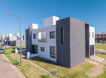 Casa de 8 ambientes, Córdoba · Venta Duplex 3 Dorm. Prados de Manantiales Cordoba