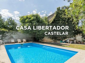 Casa · 207m² · 6 Ambientes · Casa con Parque y Pileta en Venta Av del Libertador 700, Castelar, Partido de Morón, Pba