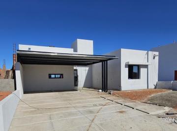 Casa · 125m² · 5 Ambientes · 2 Cocheras · Casa 3 Dorm. en Venta en Nobu Town - Docta.
