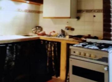 Casa · 200m² · 5 Ambientes · 5 Cocheras · Casa Venta - 4 Dorm. 2 Baños - 200 m² Totales - Berazategui