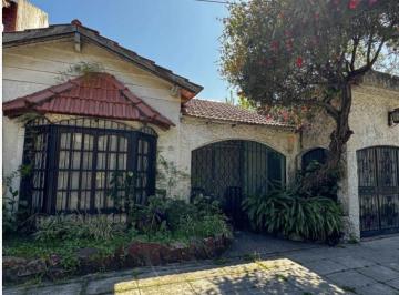 Casa de 4 ambientes, Morón · Se Vende Casa Chalet Apto Cedito, en Zona Residencial de Castelar Norte