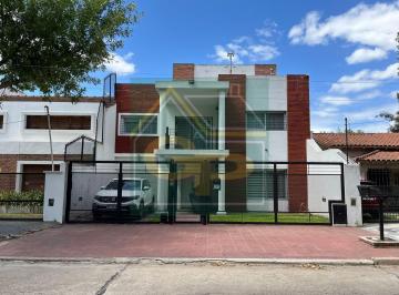 Casa de 7 ambientes, Esteban Echeverría · Venta de Casa con Piscina en Monte Grande