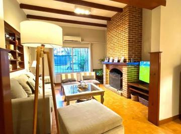 Casa · 180m² · 4 Ambientes · 1 Cochera · Hermosa Propiedad Al Estilo Colonial con Excelente Ubicación