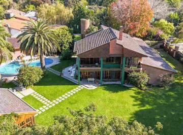 Casa · 300m² · 8 Ambientes · 4 Cocheras · Casa Don Torcuato 8 Amb Lote de 2245 m²