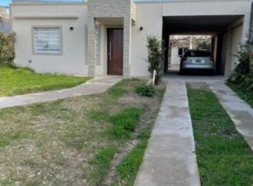 Casa · 200m² · 6 Ambientes · 2 Cocheras · Casa en Venta - 5 Dorm. 4 Baños - 400 m² - Mar de Ajó