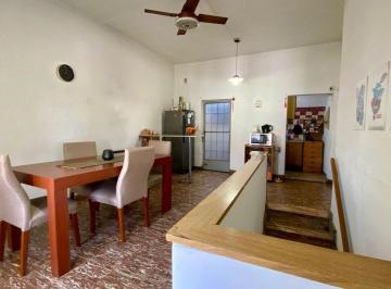 Casa · 203m² · 6 Ambientes · 1 Cochera · Vta. Casa Echesortu 3/4 Dorm. Apta Credito