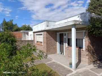 Casa · 84m² · 4 Ambientes · 1 Cochera · Casa Familiar en Venta en Glew