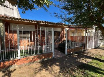 Casa · 156m² · 3 Ambientes · 1 Cochera · Casa en Venta 3 Ambientes Apta Credito