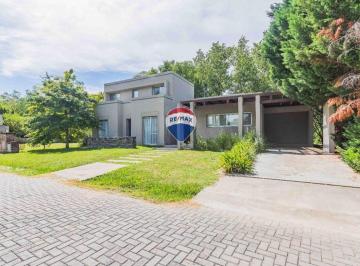 Casa · 186m² · 4 Ambientes · 2 Cocheras · Venta de Casa 4 Amb El Cardal Permuta Apto Credito
