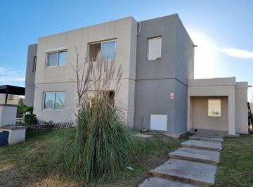 Casa · 100m² · 4 Ambientes · 2 Cocheras · Casa 4 Ambientes en Venta Santa Ana Sin Expensas