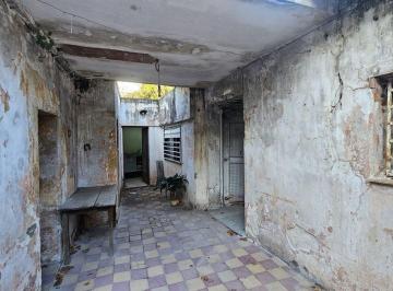 Casa · 70m² · 3 Ambientes · Venta Casa de Pasillo Barrio Parque a Reciclar