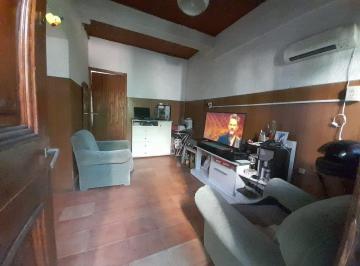 Casa · 37m² · 4 Ambientes · 1 Cochera · Venta Casa Dos Dorm. y Cochera.