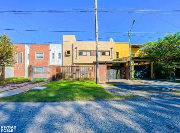 Casa · 204m² · 4 Ambientes · 2 Cocheras · Casa en Venta City Bell de 4 Ambientes con Pileta