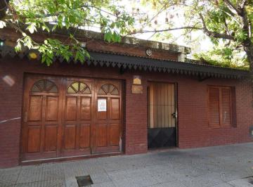 Casa · 139m² · 5 Ambientes · 1 Cochera · Casa + Depto en Calle 105 N°114, General Pico