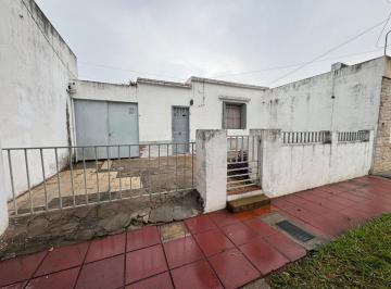 Casa · 88m² · 4 Ambientes · 1 Cochera · Casa en Venta en Pergamino con Patio