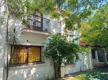 Casa · 245m² · 5 Ambientes · 1 Cochera · Venta Casa 4 Ambientes Apta Credito Dep. Serv