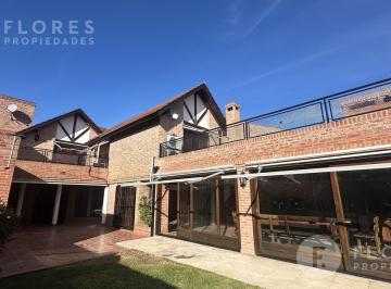 Casa · 327m² · 6 Ambientes · 2 Cocheras · Casa en Venta, 6 Ambientes, 3 Dorm., 3 Baños, Pilar Centro, Pilar