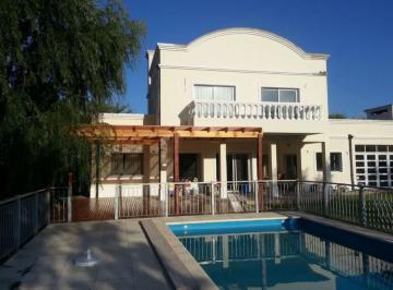 Casa · 275m² · 6 Ambientes · 2 Cocheras · Casa en Venta - 5 Dorm. 2 Baños - 1250 m² - Haras del Sur I