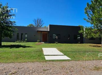 Casa de 4 ambientes, Luján · Casa en Venta a Estrenar en Comarcas La Elina