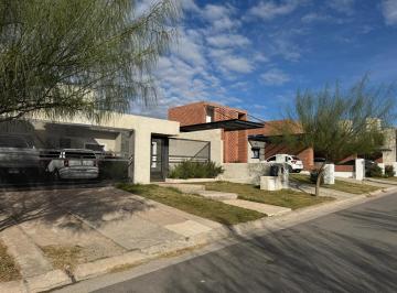 Casa · 140m² · 5 Ambientes · 2 Cocheras · Casa en Venta en Docta Pileta 2 Dorm