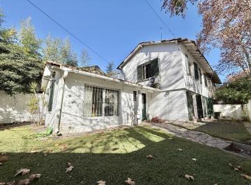Casa · 139m² · 3 Ambientes · 1 Cochera · Apto Crédito! Casa de 3 Ambientes con Jardin y Patio en Venta en Beccar