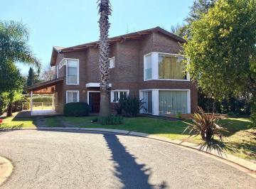 Casa · 4 Dormitorios · 2 Cocheras · Casa en Venta en San Marino