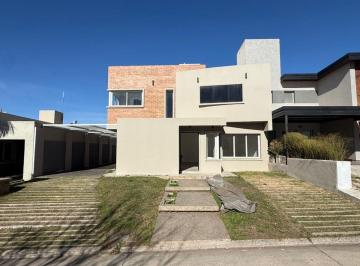 Casa de 4 ambientes, Córdoba · Los Aromas Valle Escondido Venta Casa 3 Dorm Piscina Patio Quincho