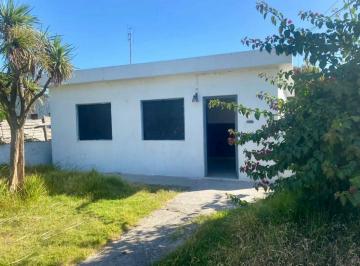 Casa · 42m² · 3 Ambientes · 2 Cocheras · Alquiler Casa Peñarol 2 Dorm. Patio Cochera