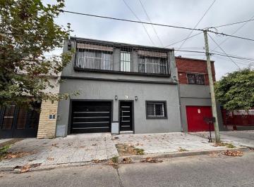 Casa · 180m² · 5 Ambientes · 1 Cochera · Venta de Hermosa Casa 5 Ambientes en Villa Maipu