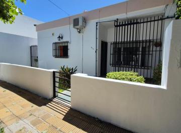 Casa · 65m² · Venta de Casa de 3 Amb con Cochera en Aldo Bonzi