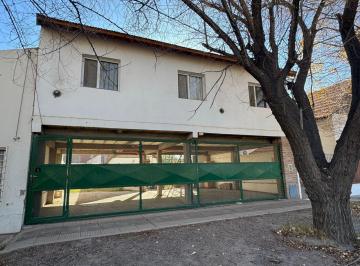 Casa · 65m² · 4 Ambientes · 2 Cocheras · Casa en Alquiler Bº Jardin, Neuquen Capital
