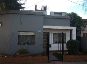 Casa de 5 ambientes, Almirante Brown · Casa Sobre Importante Av