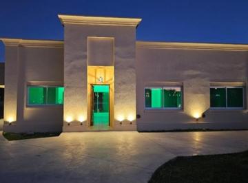 Casa · 151m² · 4 Ambientes · 2 Cocheras · Casa en Venta El Nacional Club de Campo 3 Dorm.