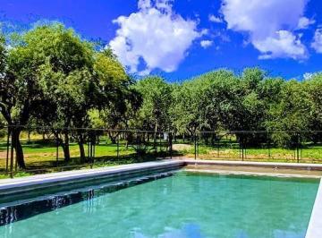 Casa · 90m² · 3 Ambientes · 1 Cochera · Chalet con Super Piscina y Parque en Alquiler Temporario
