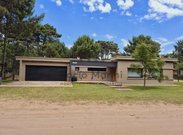 Casa · 160m² · 4 Ambientes · Casa en Zona Alamos