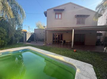 Casa · 120m² · 4 Ambientes · Venta Casa 4 Ambientes con Parque y Piscina en Villa Lynch!