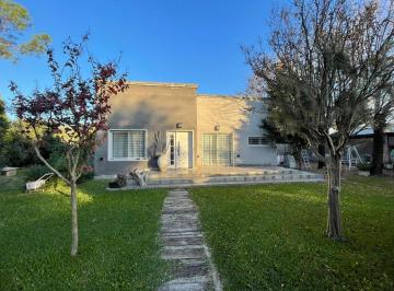 Casa · 170m² · 4 Ambientes · 3 Cocheras · Venta Casa en Pueblo Esther