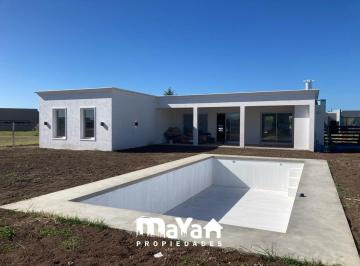 Casa · 124m² · 4 Ambientes · 4 Cocheras · Casa en Venta San Sebastian