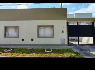 Casa · 159m² · 3 Ambientes · 1 Cochera · Casa en Calle Cordoba Al 500