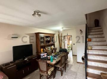 Casa · 90m² · 4 Ambientes · 1 Cochera · Venta Moderno Triplex 4 Ambientes en Bella Vista