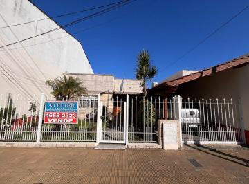Casa de 3 ambientes, Tres de Febrero · Casa 3 Ambientes/ Sobre Lote 10 X 30 M./ Caseros