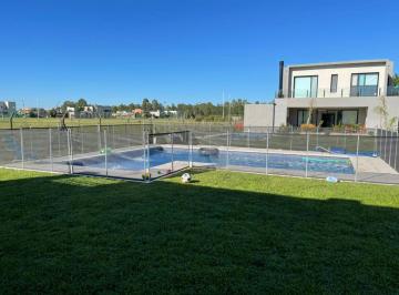 Casa · 200m² · 6 Ambientes · 2 Cocheras · Casa - Los Naranjos - Canning - Esteban Echeverria - Casa con Pileta