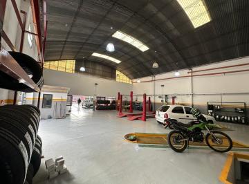 Local comercial · 696m² · 3 Ambientes · 4 Cocheras · Local / Galpón Sobre Recta Martinolli - 696 m² Cub - Alquiler - Villa Belgrano