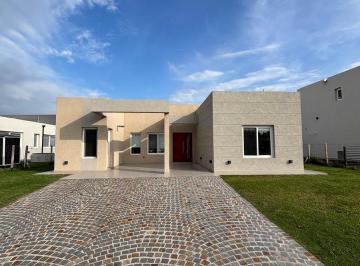 Casa · 137m² · 4 Ambientes · 2 Cocheras · Casa 4 Amb en Venta en Barrio Privado San Felipe - Canning