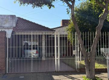 Casa de 3 ambientes, Lanús · En Venta Chalet 3 Amb con Dto 3 Amb Al Fdo en Buena Ubic. en Lanus