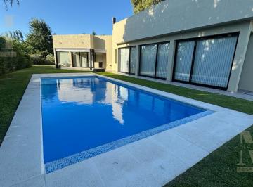 Casa · 210m² · 5 Ambientes · 2 Cocheras · Casa - Barrio Don Joaquin