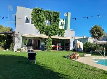 Casa · 210m² · 6 Ambientes · 2 Cocheras · Casa - Barrio Don Joaquin