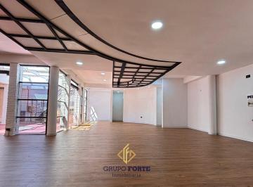 Local comercial · 130m² · Local Comercial con Escritura en Centro Renovado a Nuevo
