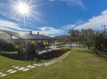 Casa · 210m² · 7 Ambientes · Casa en Las Cañitas Barrio Privado
